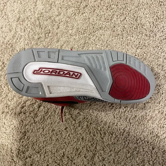 Nike Red High-Top Sneakers with Black Logo - Picture 4 of 5